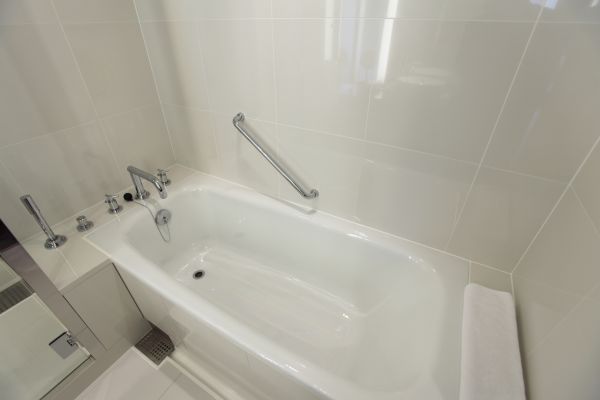 Cost of Bathtub Repair in Norwalk